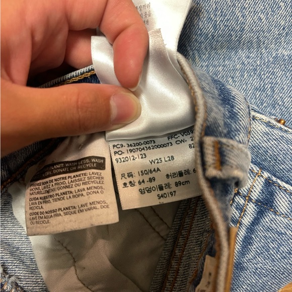 Levis Jeans - Picture 3 of 4